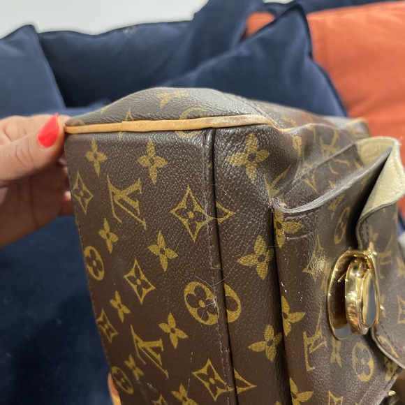 Manhattan Handbag Monogram Canvas GM - Picture 9 of 11